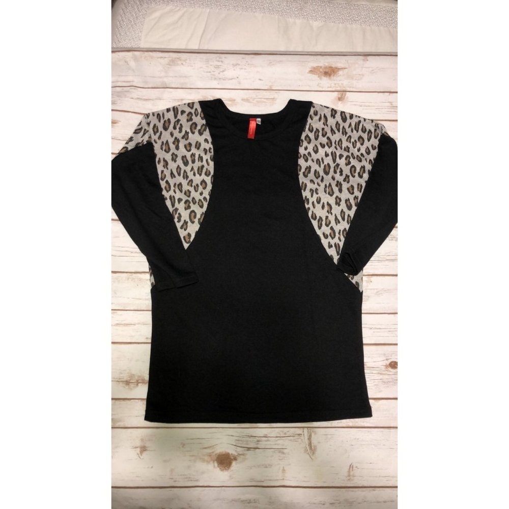 Leopard Shoulder Sweater Medium